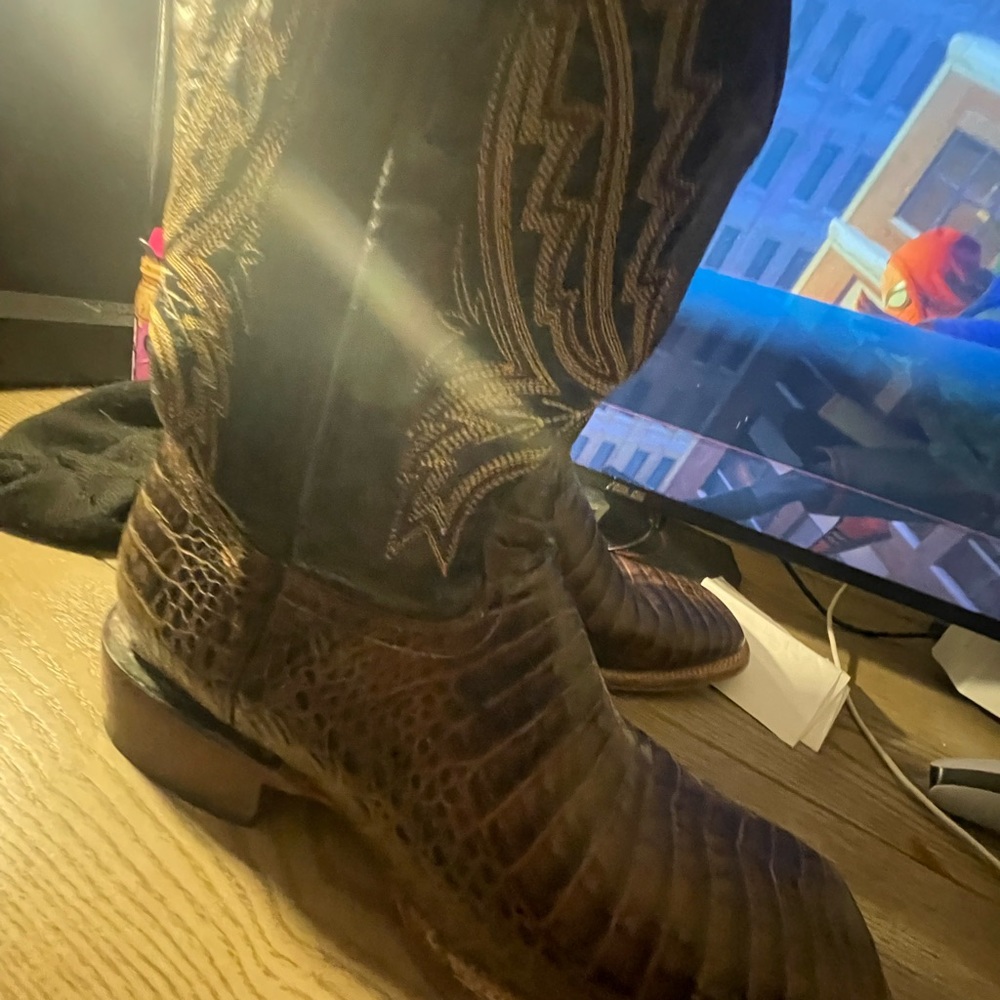 Boots - Picture 2 of 4